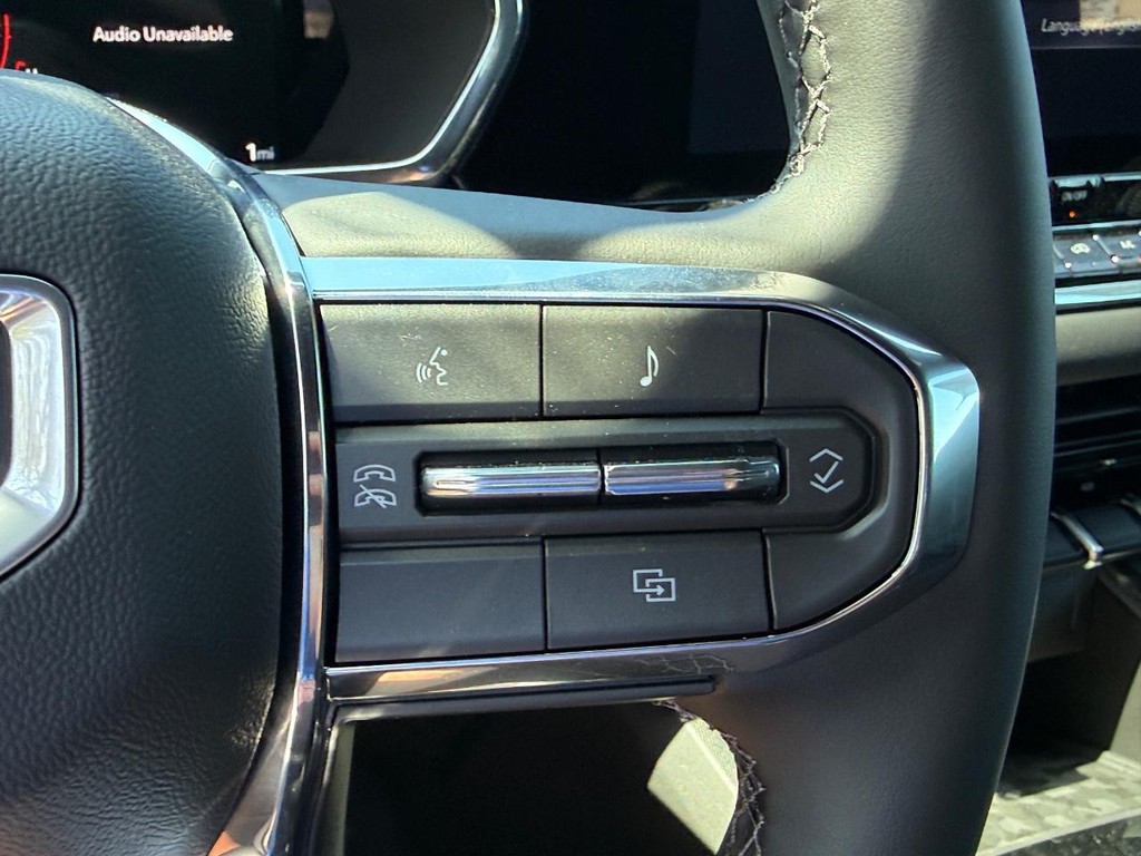 GMC Canyon Vehicle Image 13