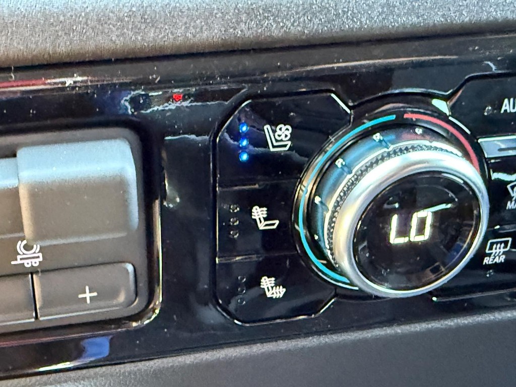 GMC Sierra 1500 Vehicle Image 18