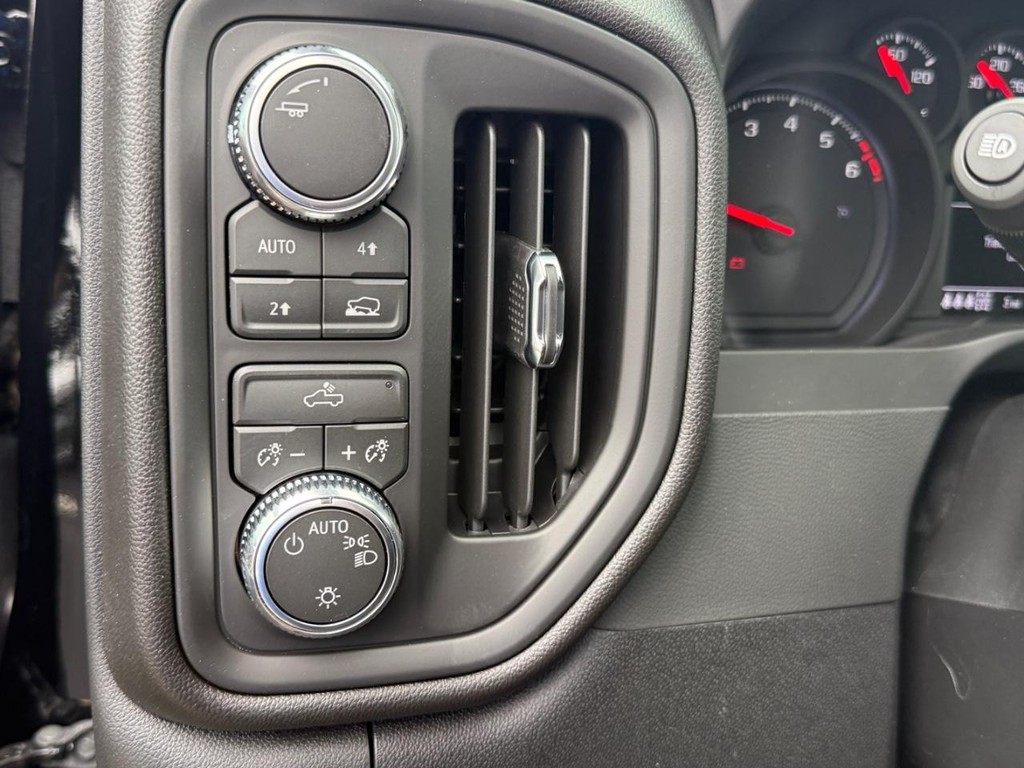 GMC Sierra 1500 Vehicle Image 11