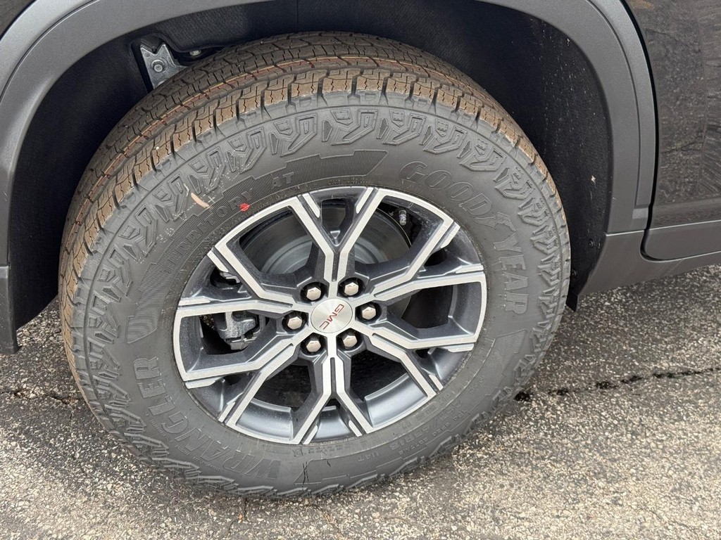 GMC Acadia Vehicle Image 05