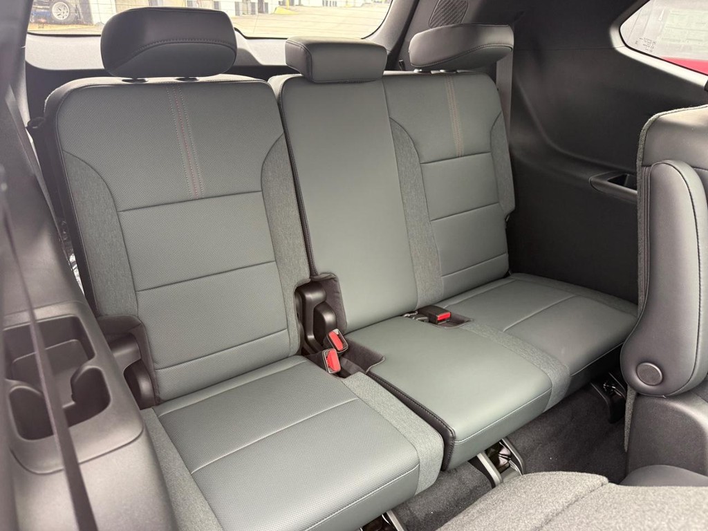 GMC Acadia Vehicle Image 06