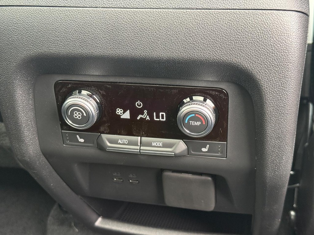 GMC Acadia Vehicle Image 08