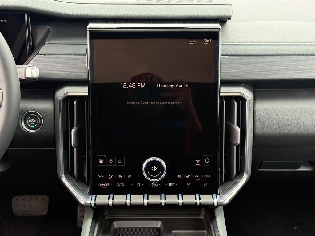 GMC Acadia Vehicle Image 11