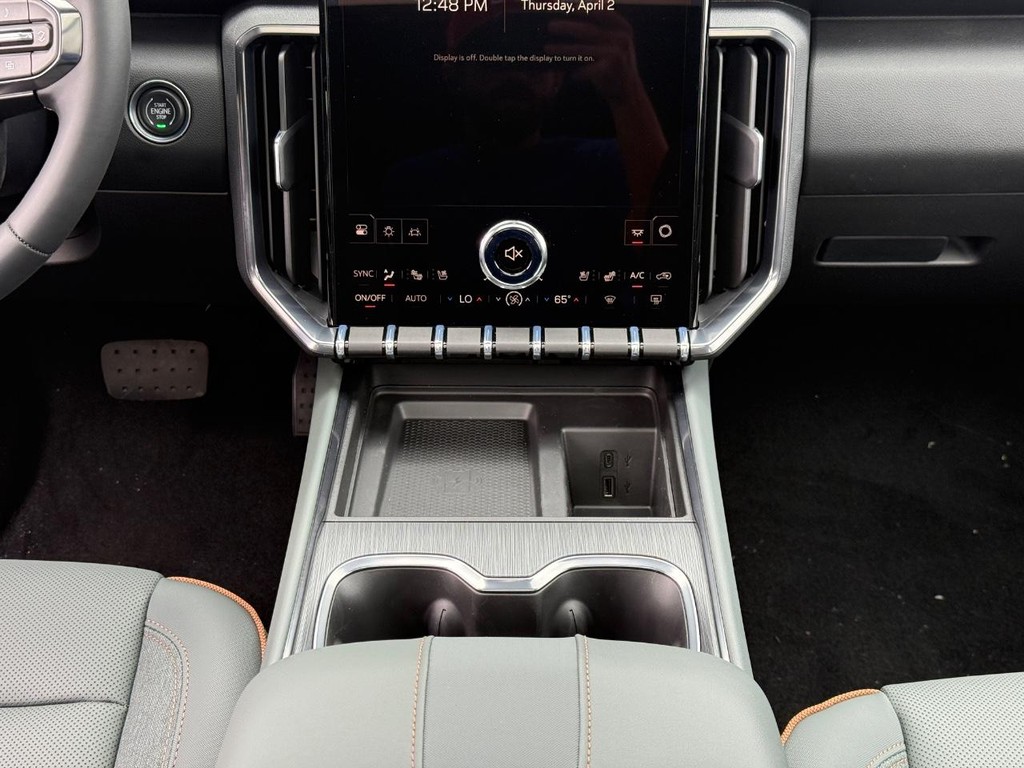 GMC Acadia Vehicle Image 12