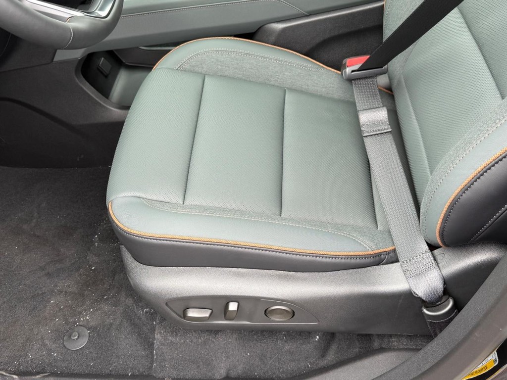 GMC Acadia Vehicle Image 14