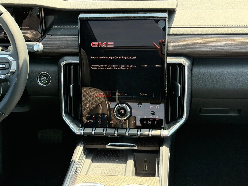 GMC Acadia Vehicle Image 08