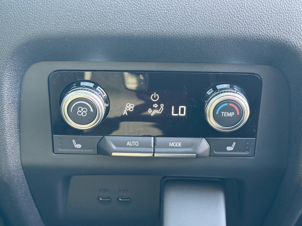 GMC Acadia Vehicle Image 10