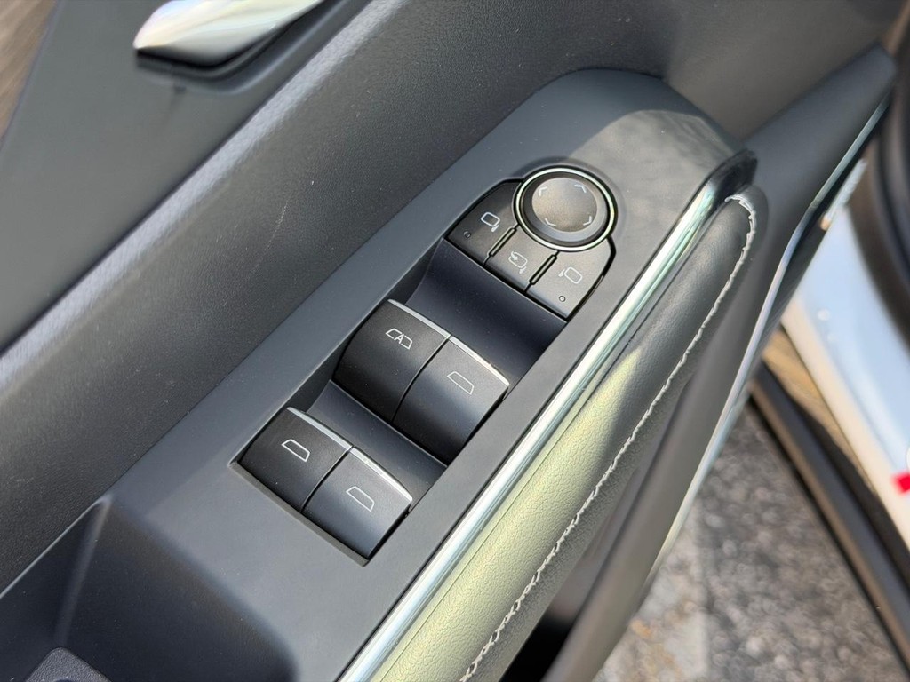 GMC Acadia Vehicle Image 11