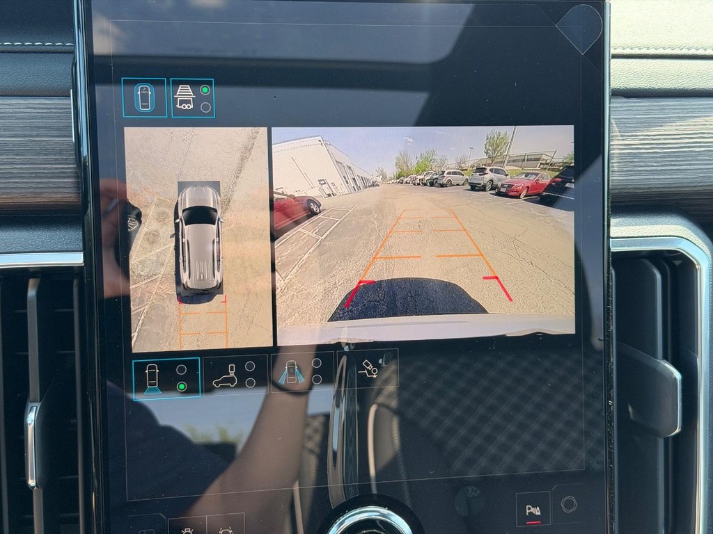 GMC Acadia Vehicle Image 16