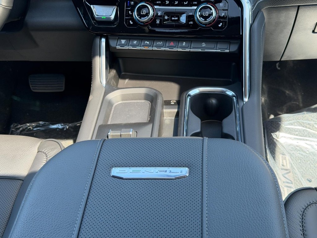GMC Sierra 2500HD Vehicle Image 08