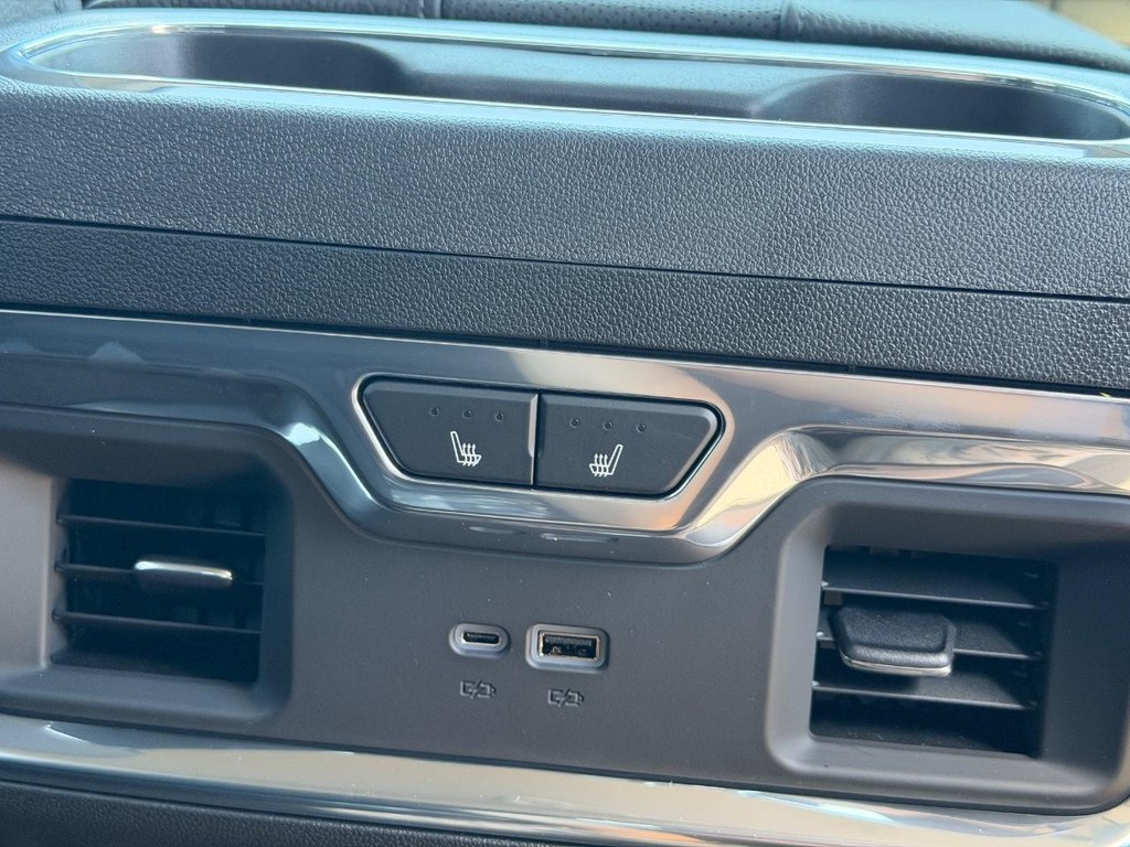 GMC Sierra 2500HD Vehicle Image 09