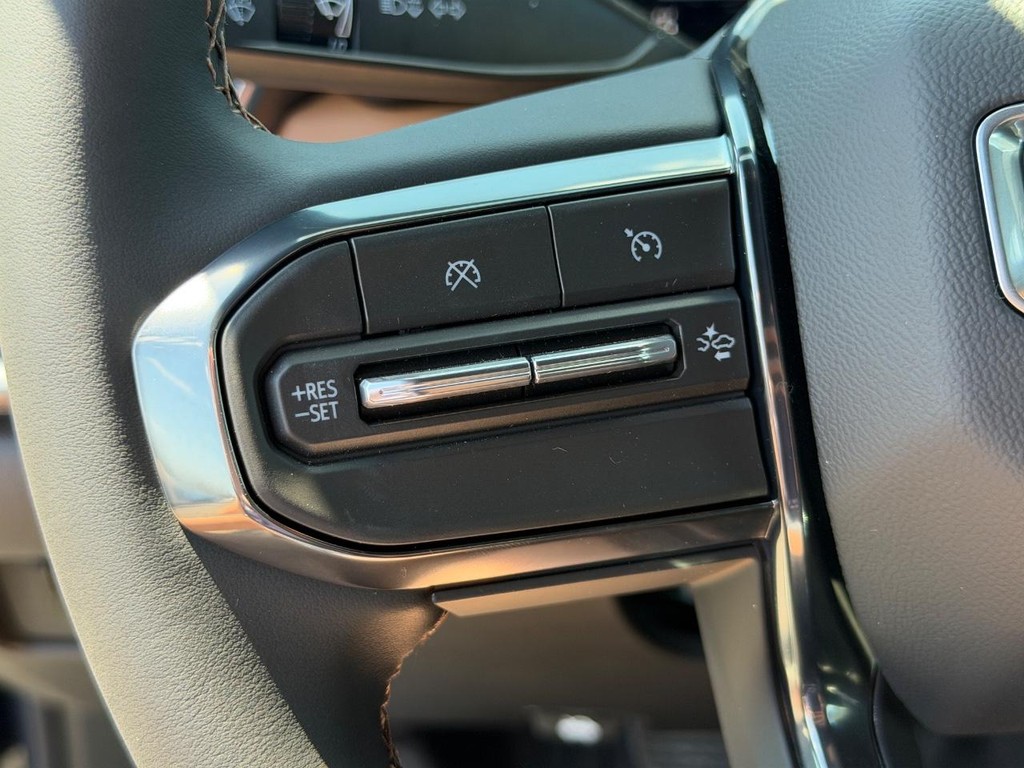 GMC Canyon Vehicle Image 11