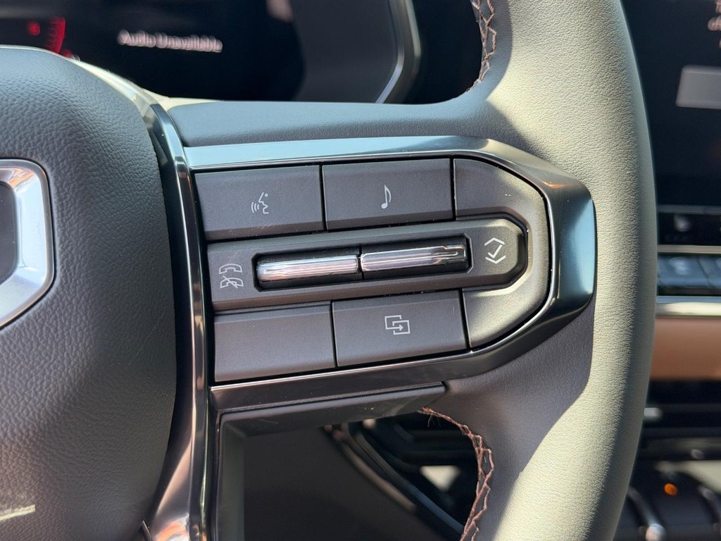 GMC Canyon Vehicle Image 12