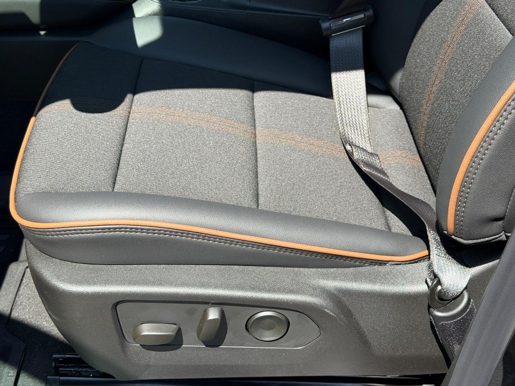 GMC Canyon Vehicle Image 15