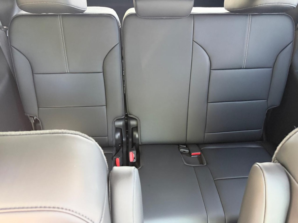 GMC Acadia Vehicle Image 05