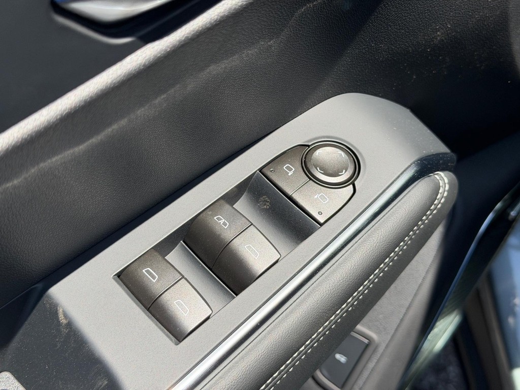 GMC Acadia Vehicle Image 11