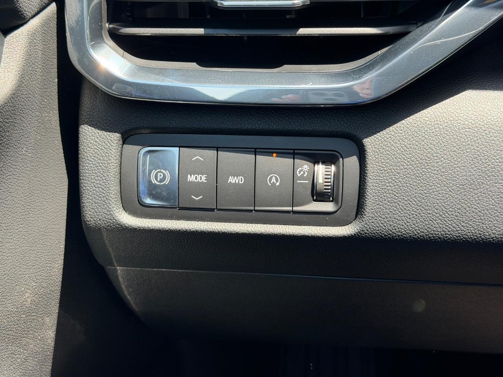 GMC Acadia Vehicle Image 12