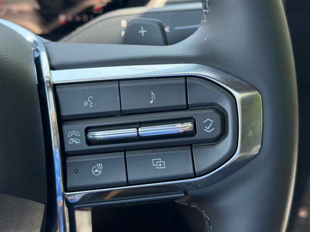 GMC Acadia Vehicle Image 14