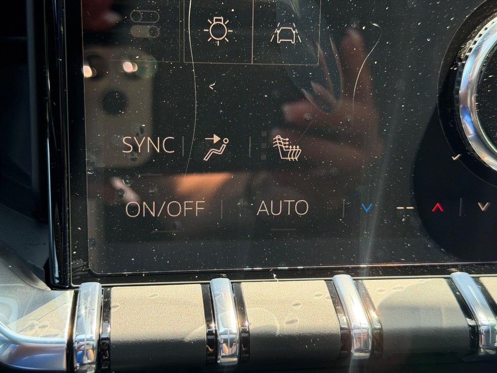 GMC Acadia Vehicle Image 16