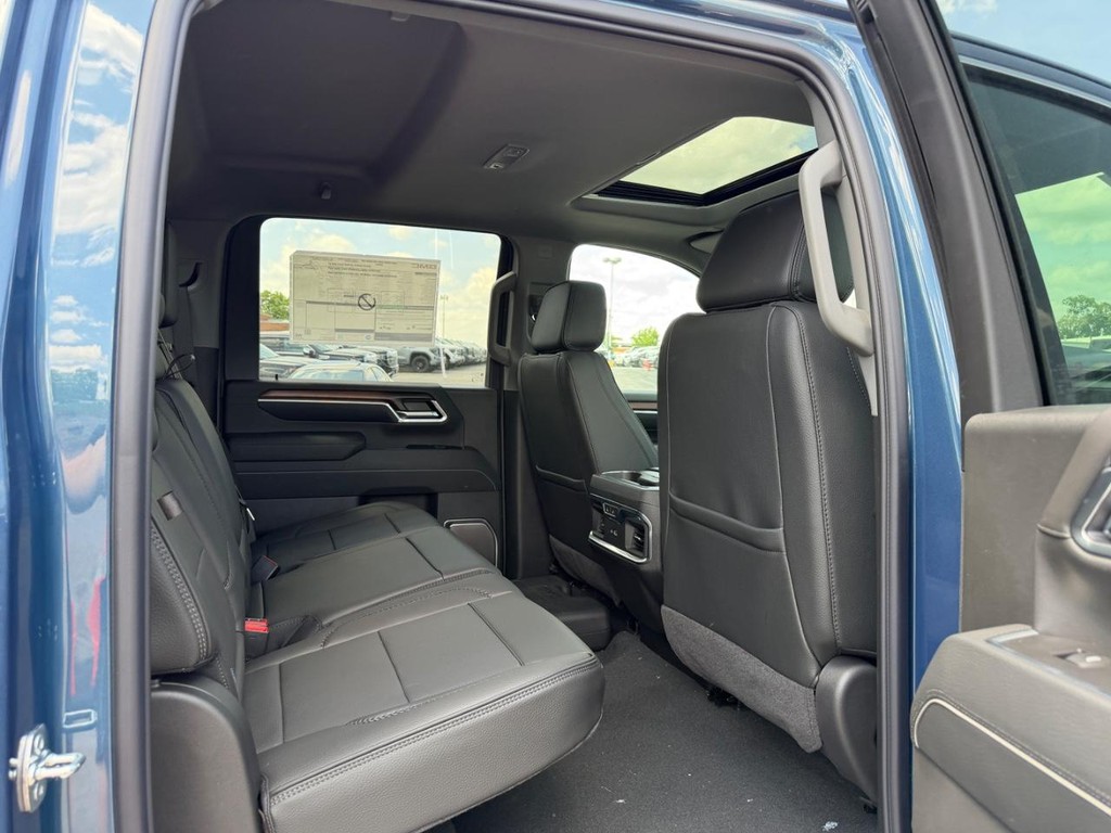 GMC Sierra 2500HD Vehicle Image 04