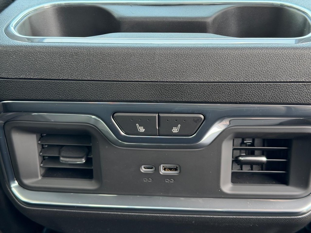GMC Sierra 2500HD Vehicle Image 09