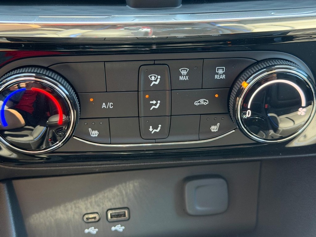 Buick Encore GX Vehicle Image 12