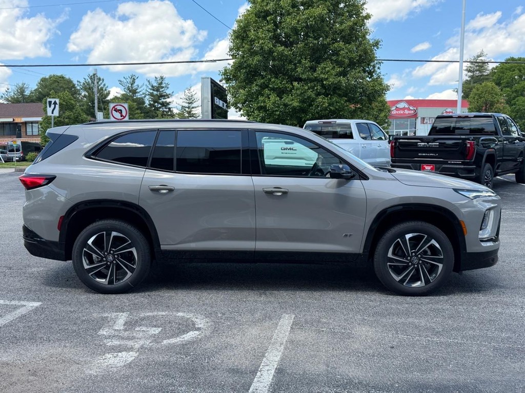 Buick Enclave Vehicle Image 02