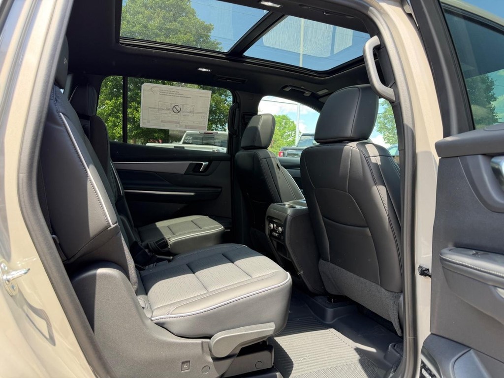 Buick Enclave Vehicle Image 04