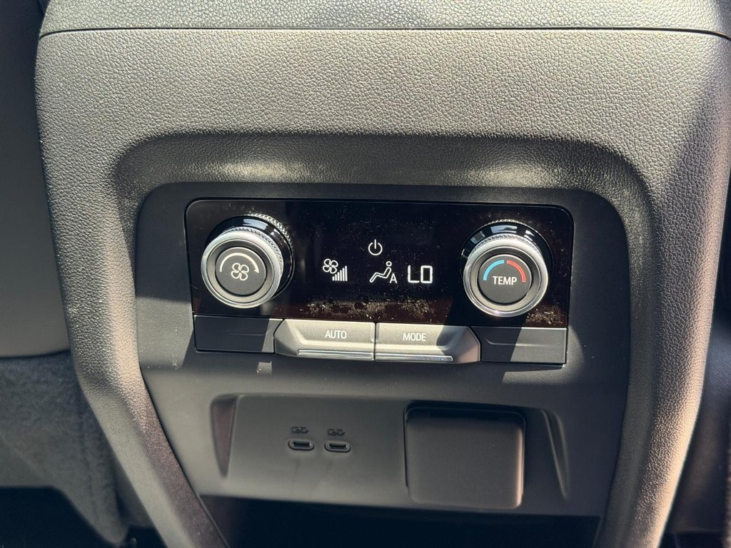Buick Enclave Vehicle Image 10