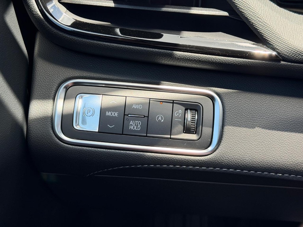 Buick Enclave Vehicle Image 13