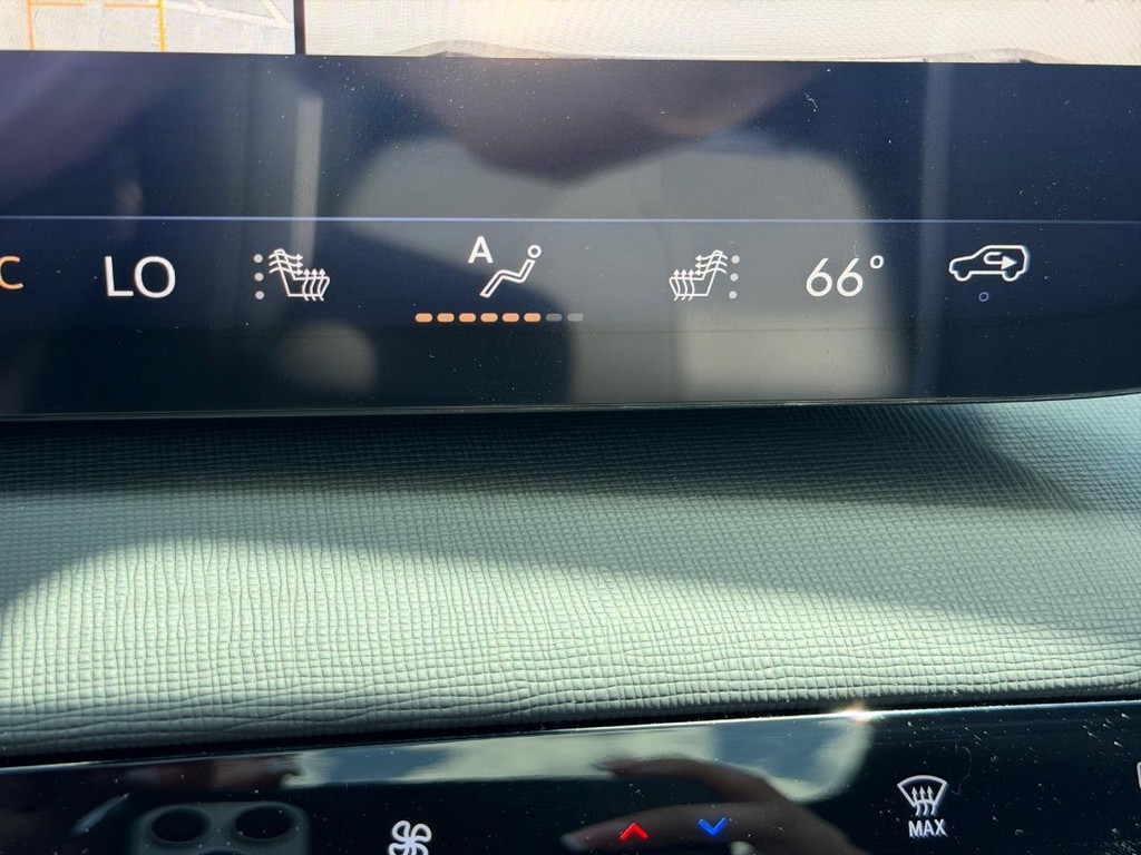Buick Enclave Vehicle Image 17