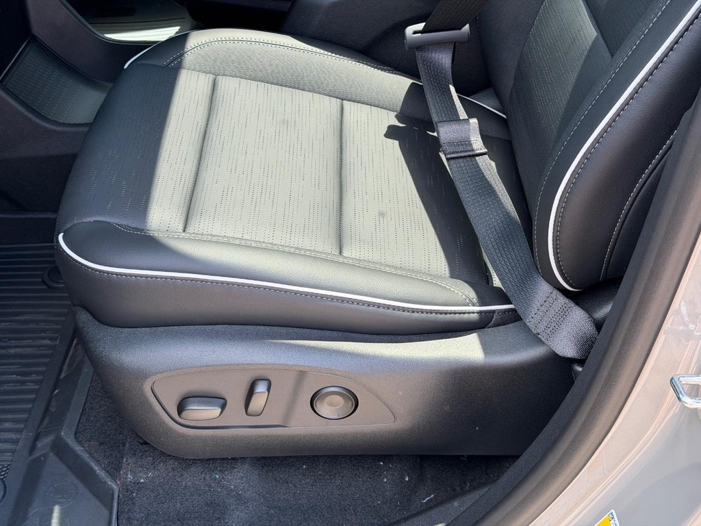 Buick Enclave Vehicle Image 18
