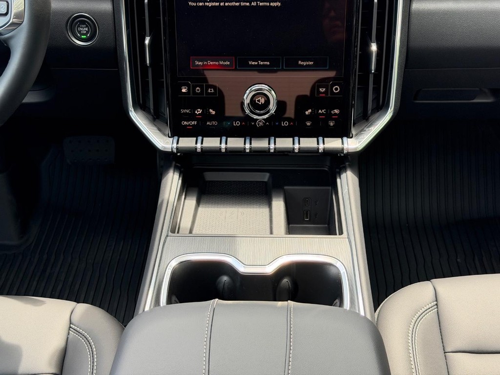 GMC Acadia Vehicle Image 09