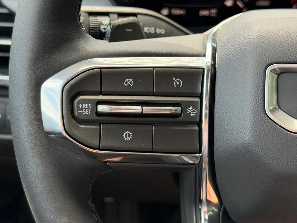 GMC Acadia Vehicle Image 12