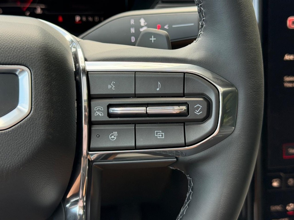GMC Acadia Vehicle Image 13