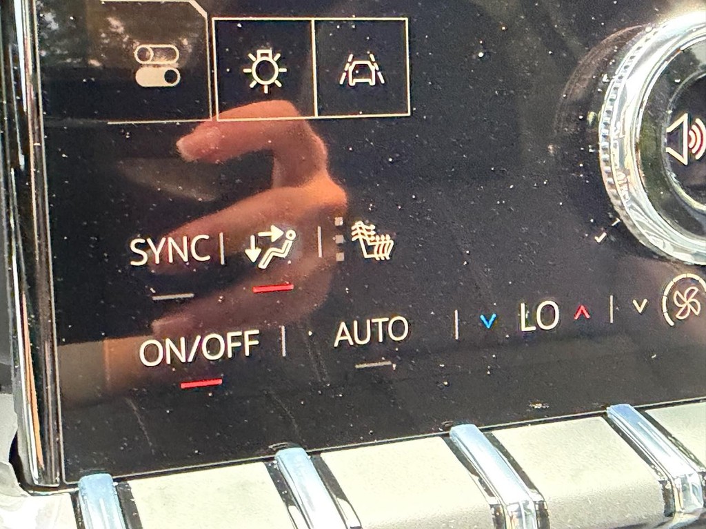 GMC Acadia Vehicle Image 15