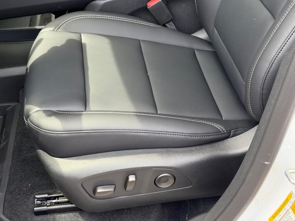 GMC Acadia Vehicle Image 16