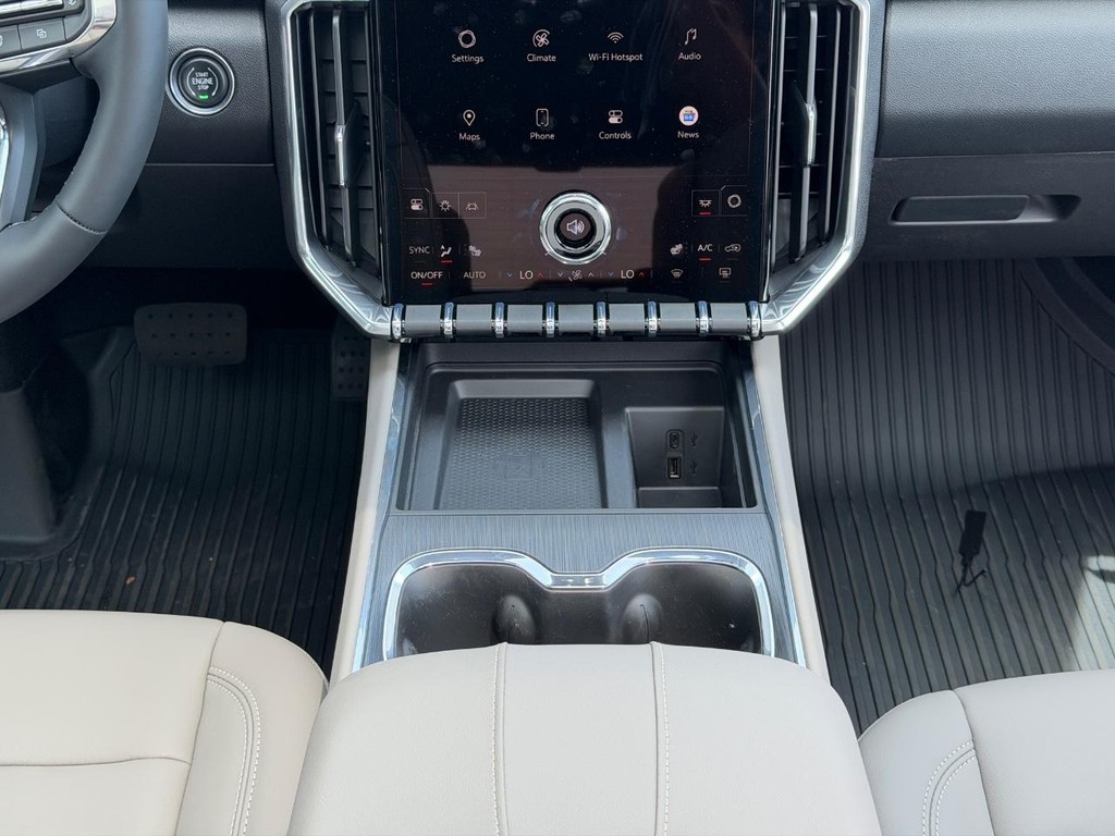 GMC Acadia Vehicle Image 09