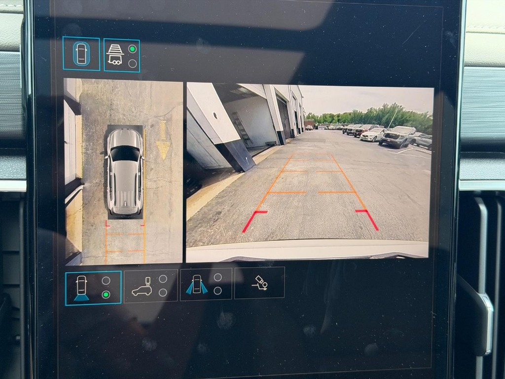 GMC Acadia Vehicle Image 14