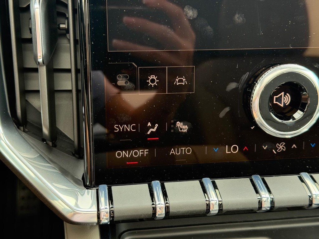 GMC Acadia Vehicle Image 15