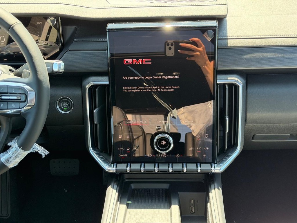 GMC Acadia Vehicle Image 08