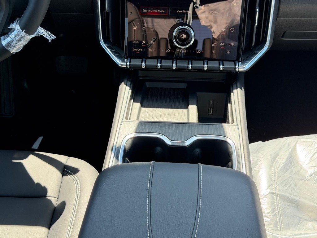 GMC Acadia Vehicle Image 09