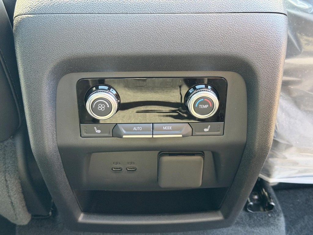 GMC Acadia Vehicle Image 10