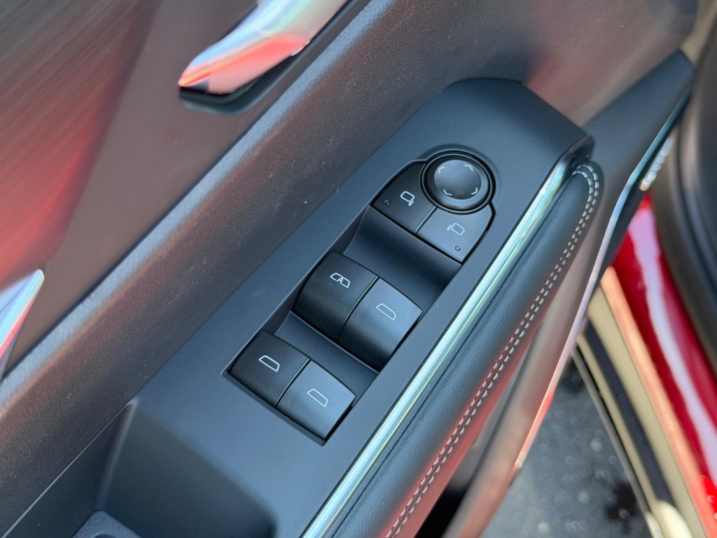 GMC Acadia Vehicle Image 11