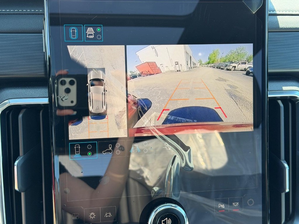 GMC Acadia Vehicle Image 15