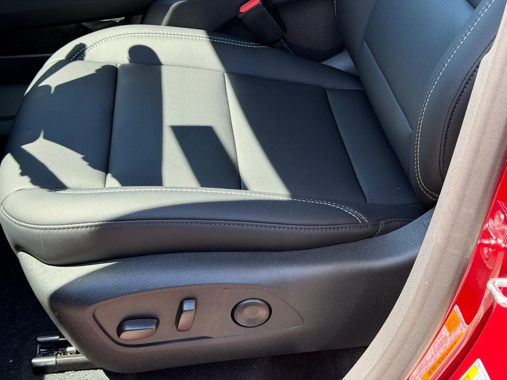 GMC Acadia Vehicle Image 17