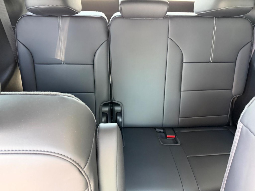 GMC Acadia Vehicle Image 05
