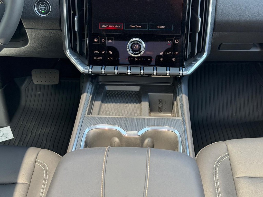 GMC Acadia Vehicle Image 09