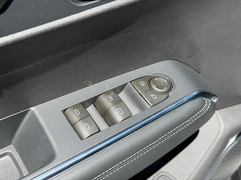 GMC Acadia Vehicle Image 10