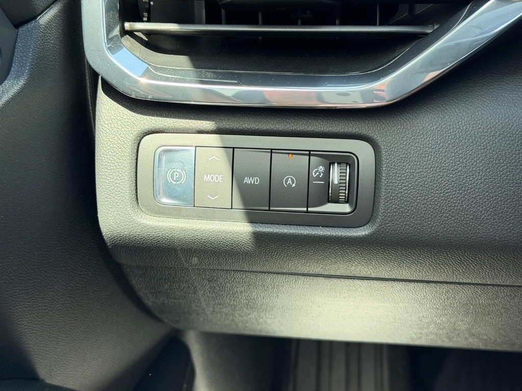 GMC Acadia Vehicle Image 11